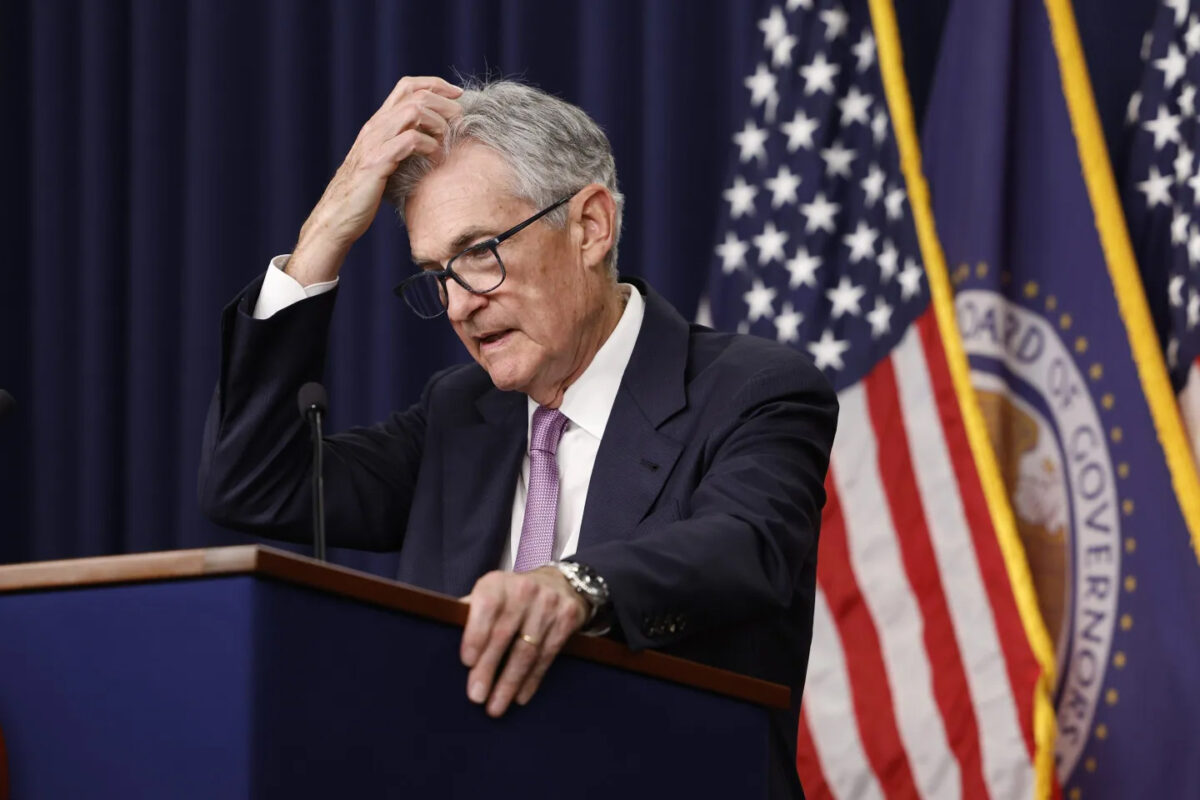 Does Jerome Powell only read rates off a script?
