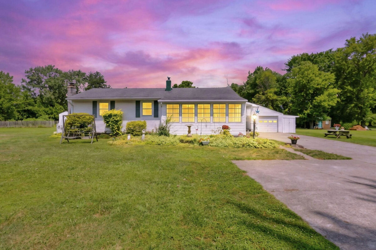 646 Woodside Drive SW, Pataskala OH at twilight